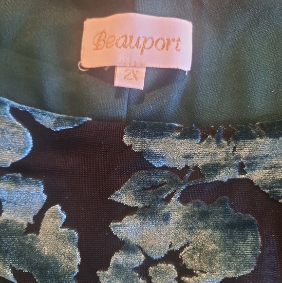Beauport Beautiful Black Background with Velvet Green Embossed Floral Size 2X - Picture 3 of 4